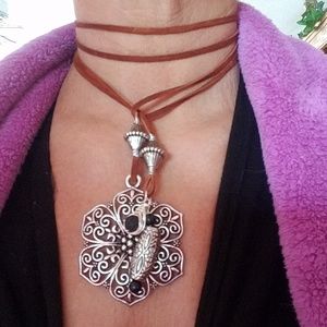 NECKLACE AND EARRINGS SET